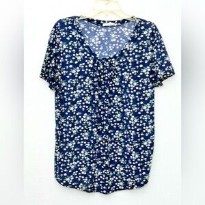 Emily Stacy, XL, short sleeve top, navy blue w small white flowers.EUC, P2P: 22”